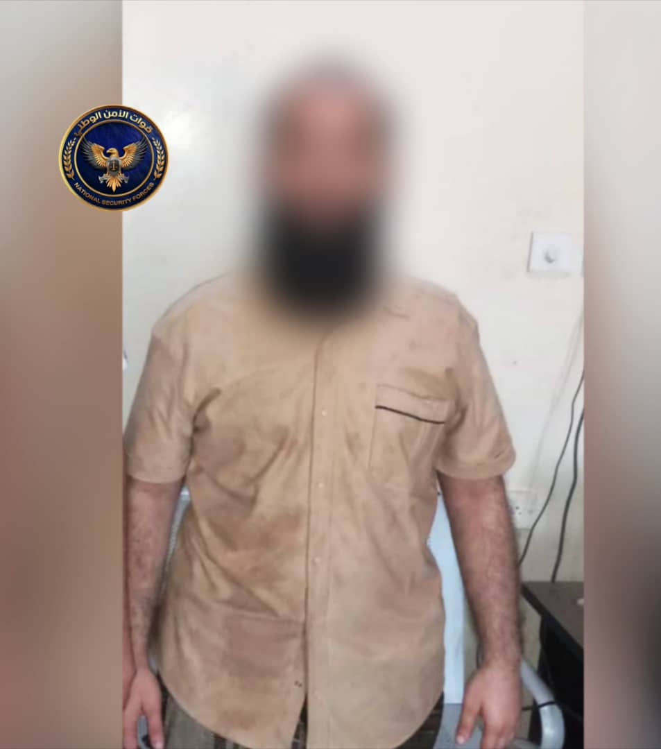 قوات طوق العاصمة عدن تضبط متهما بسرقة طقم عسكري في منفذ العلم