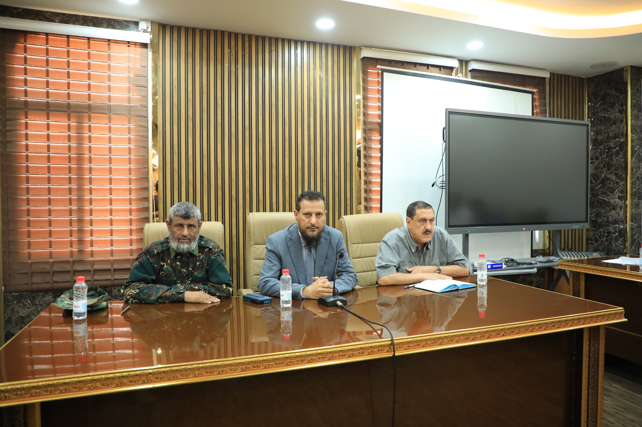 بحضور اللواء الجمالي … محافظ العاصمة عدن يرأس اجتماعا لوحدة التدخل بمشكلات الأراضي ويؤكد أهمية العمل المشترك لمنع البناء العشوائي