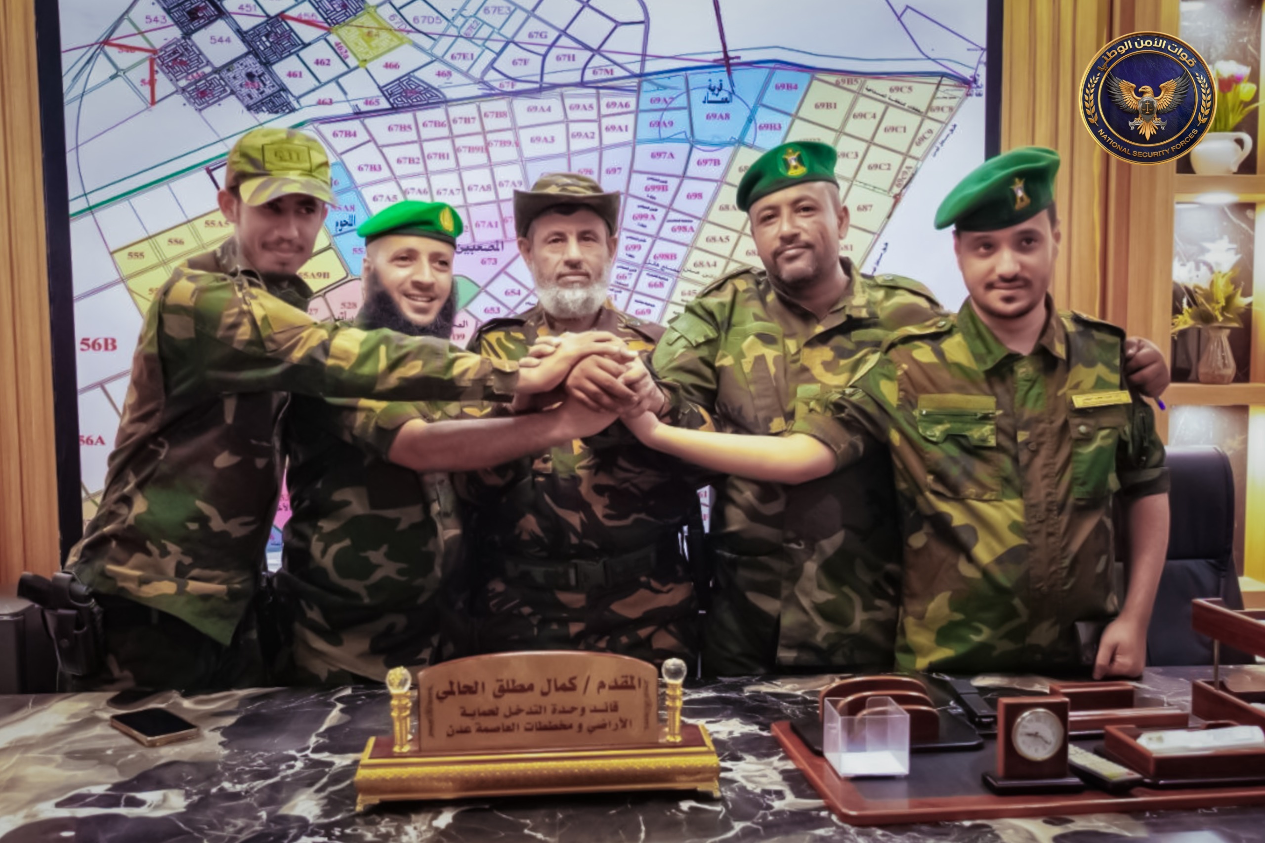 بحضور اللواء عبدالسلام الجمالي.. إجراء عملية الاستلام والتسليم بين قيادة وحدة حماية الأراضي السلف والخلف