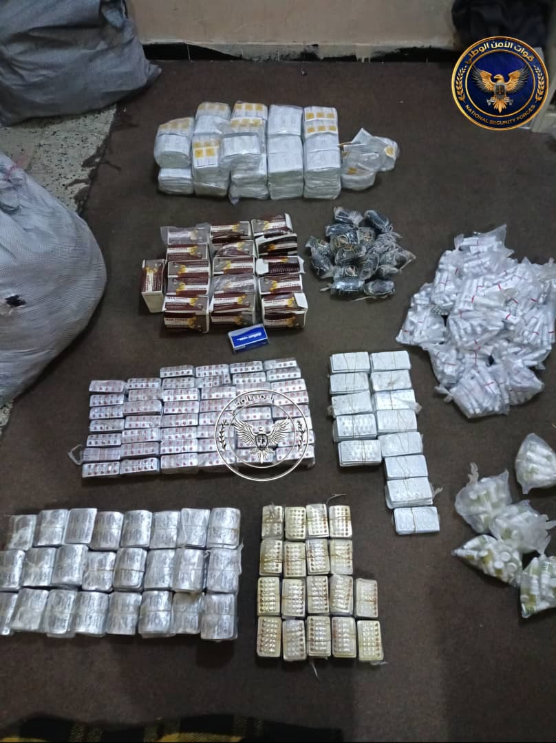 قوات طوق العاصمة عدن تضبط شحنة أدوية مهربة في نقطة مصنع الحديد