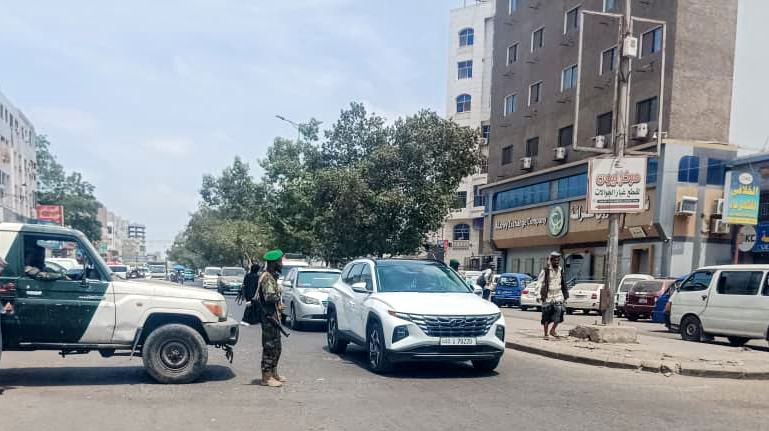 الأمن الوطني بعدن ينفذ حملة أمنية لضبط المظاهر المسلحة في الشيخ عثمان