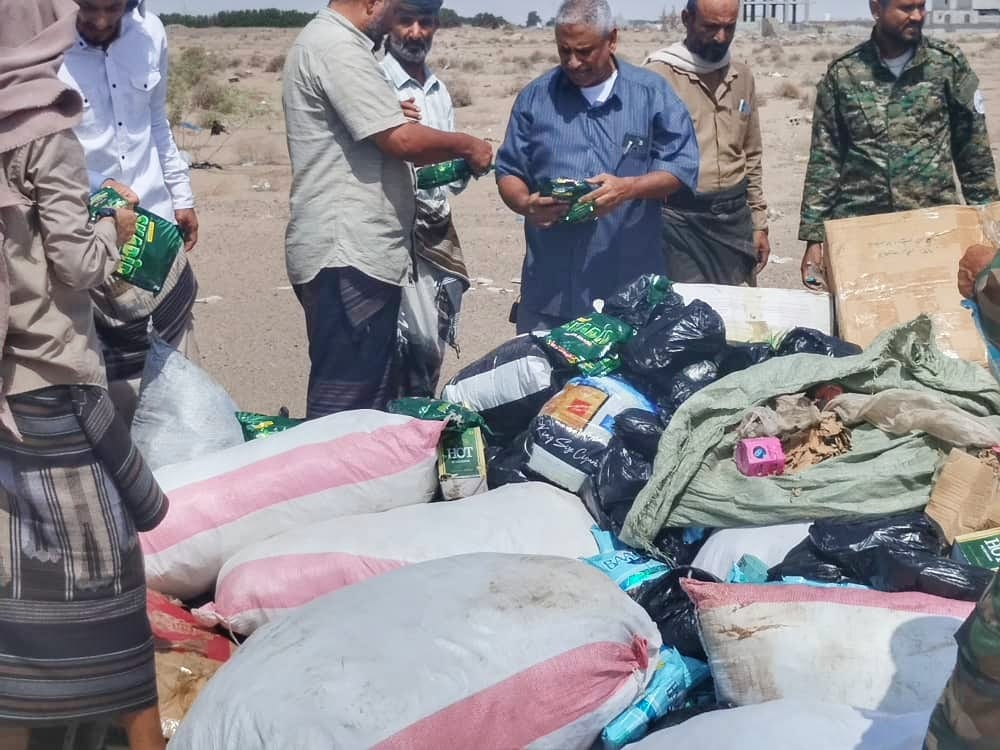 تحت إشراف مكتب الصناعة والتجارة وقوات طوق العاصمة عدن.. إتلاف كمية من المواد المهربة والمضبوطات المخالفة
