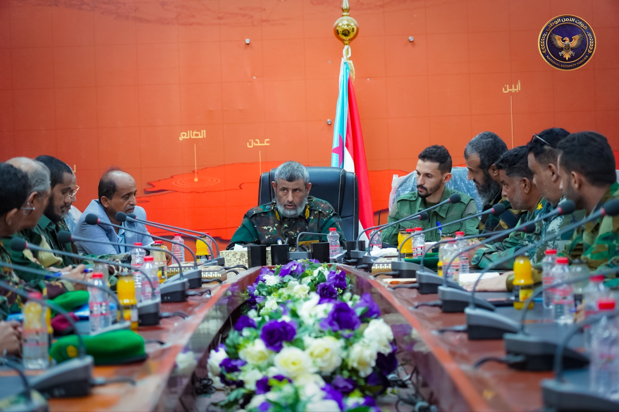 اللواء الجمالي يترأس اجتماعا بقيادة وأركانات التوجيه المعنوي والعلاقات العامة ويؤكد أهمية بناء جندي ملتزم وترسيخ الخطاب الإرشادي المعتدل